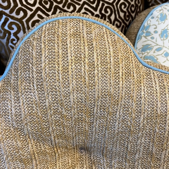 Adorable Flower Pillow w/Center Button, NEW - Picture 5 of 6